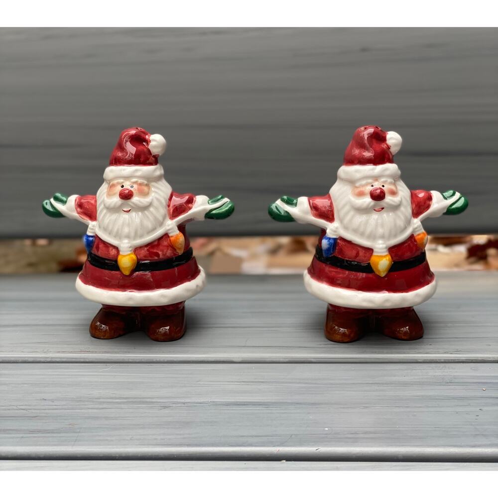 Hometrends Salt and Pepper Santas Christmas Bulks L100536